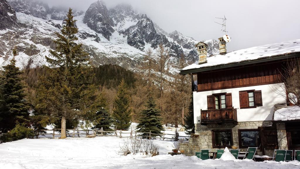 Hotel Locanda Belvedere Courmayeur Exterior photo