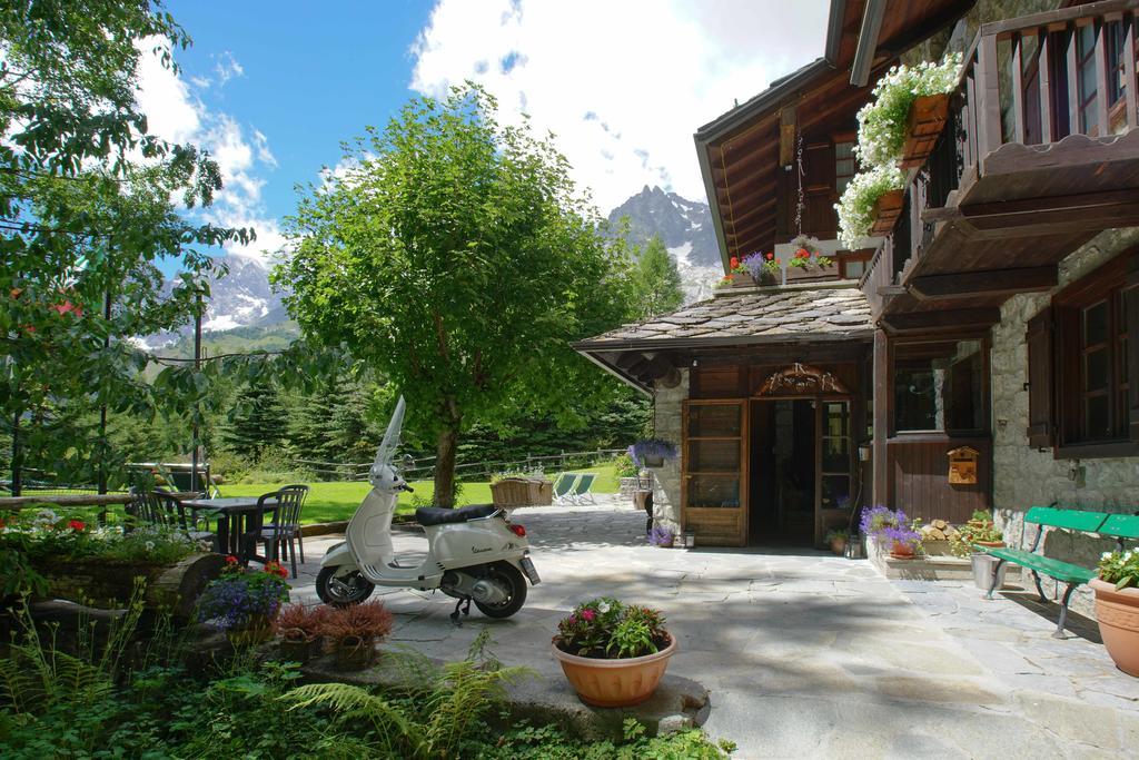 Hotel Locanda Belvedere Courmayeur Exterior photo