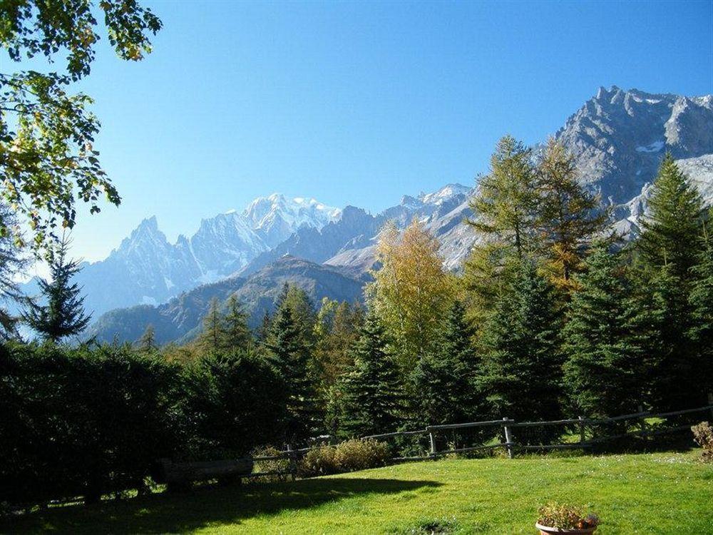 Hotel Locanda Belvedere Courmayeur Exterior photo